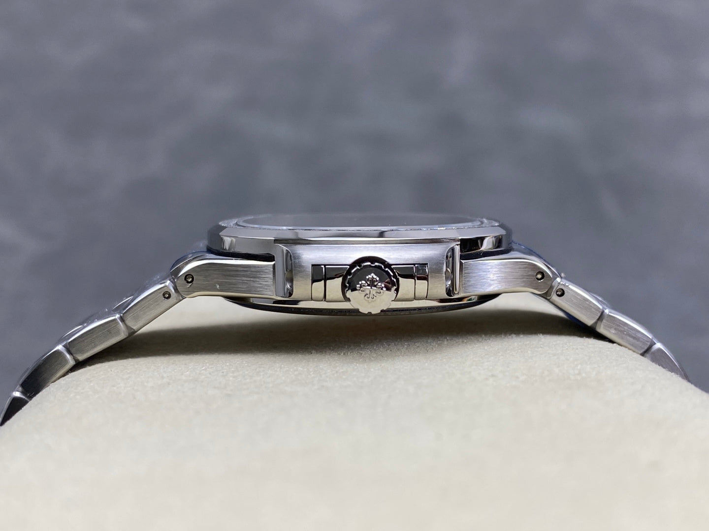 Nautilus 7118 Ladies Diamond Bezel SS DDF 1:1 Best Edition Silver Dial On SS Bracelet Super Clone DD324